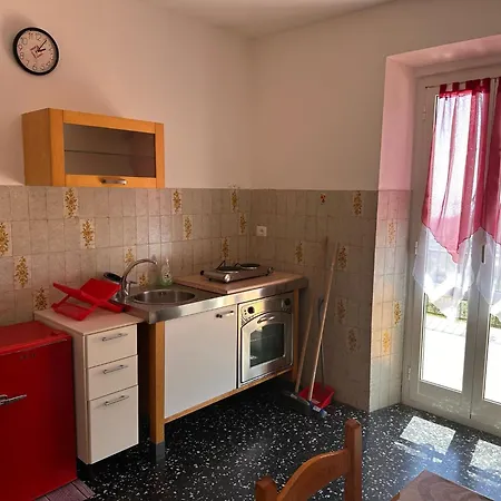 Casa Con Terrazza Nel