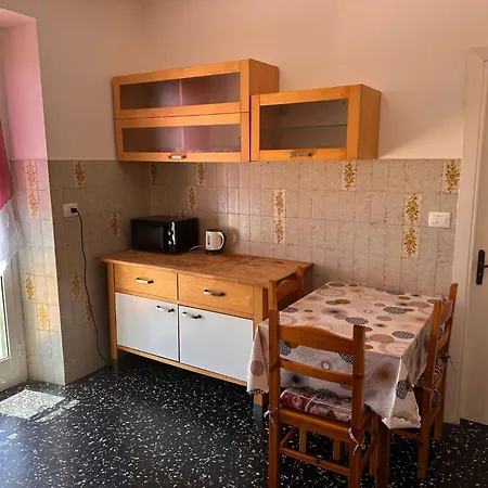 Casa Con Terrazza Nel * Varazze
